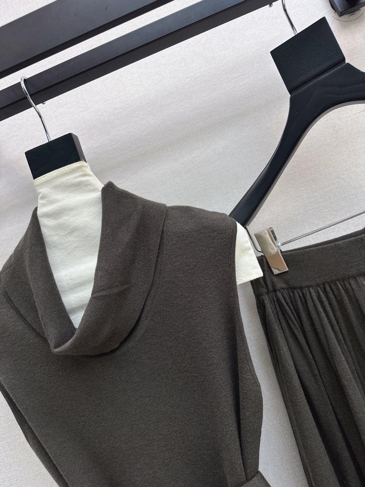 HERMES 26S SLEEVELESS TOP AND STRAIGHT-LEG TROUSERS SET 752