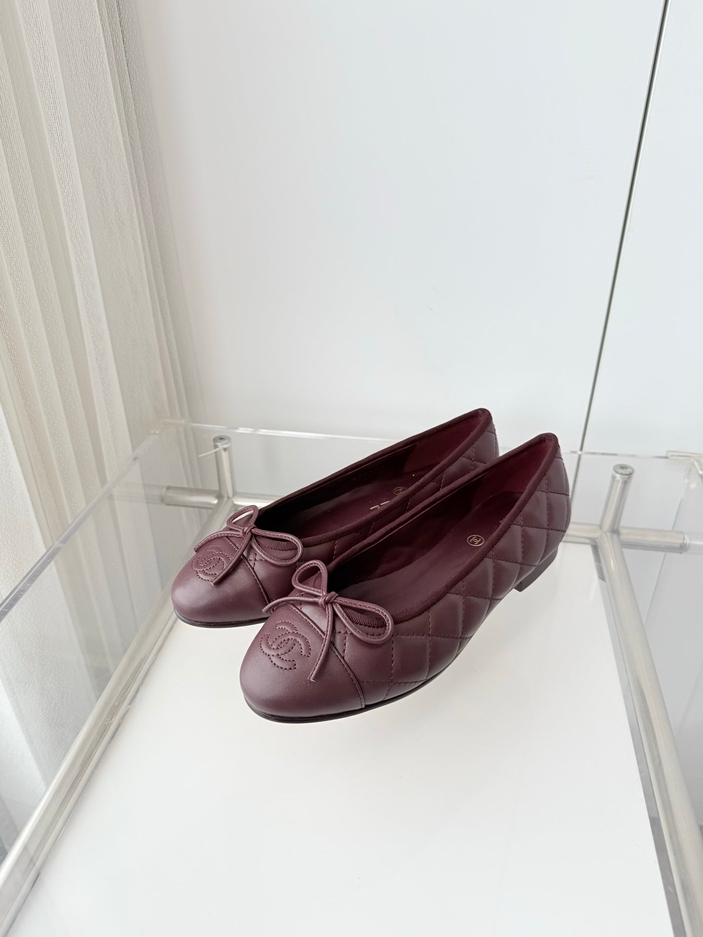CHANEL 26S BALLET FLATS IN BURGUNDY RED QUILTED CALFSKIN WITH BOW