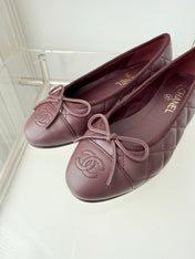 CHANEL 26S BALLET FLATS IN BURGUNDY RED QUILTED CALFSKIN WITH BOW