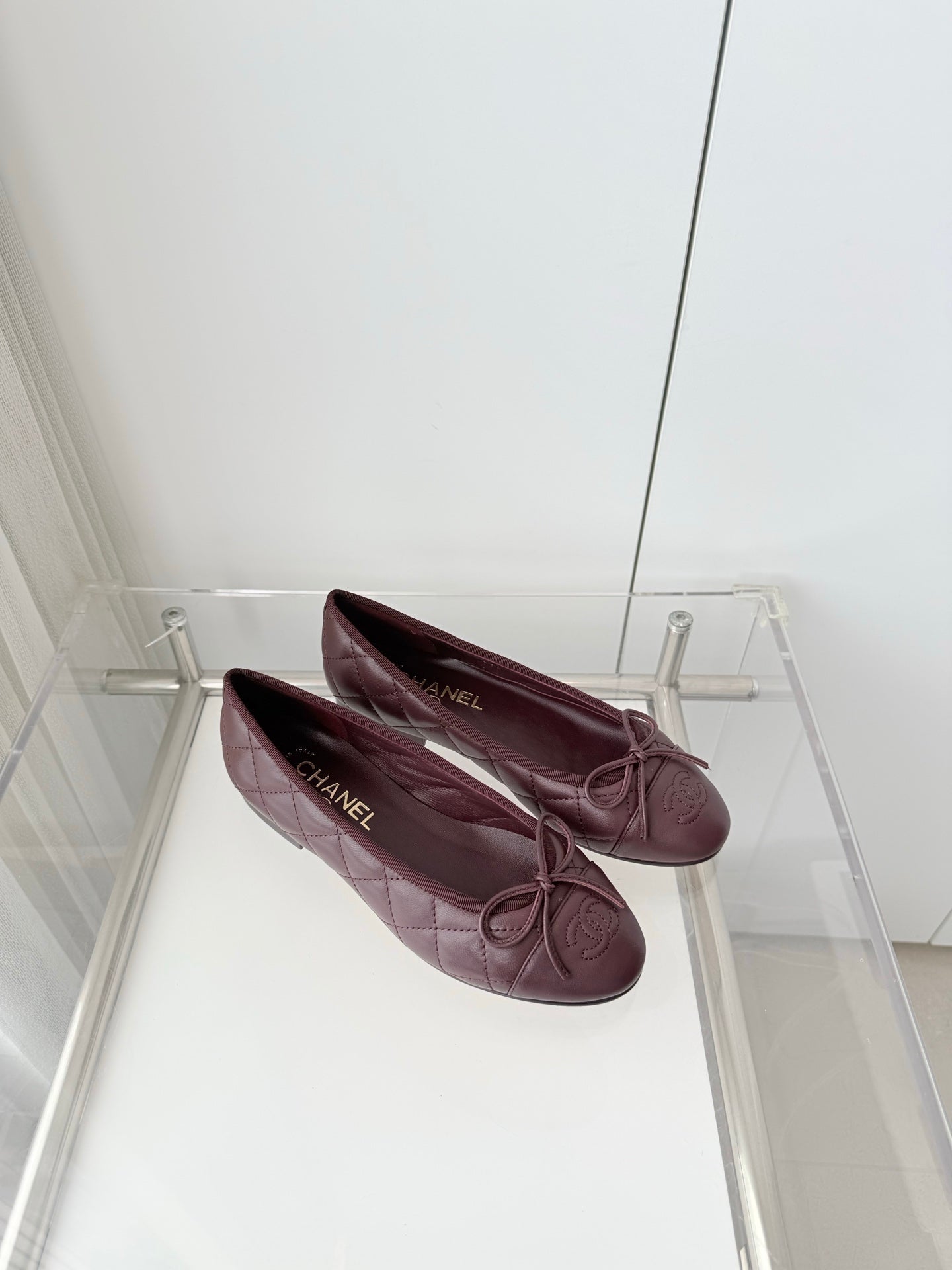 CHANEL 26S BALLET FLATS IN BURGUNDY RED QUILTED CALFSKIN WITH BOW