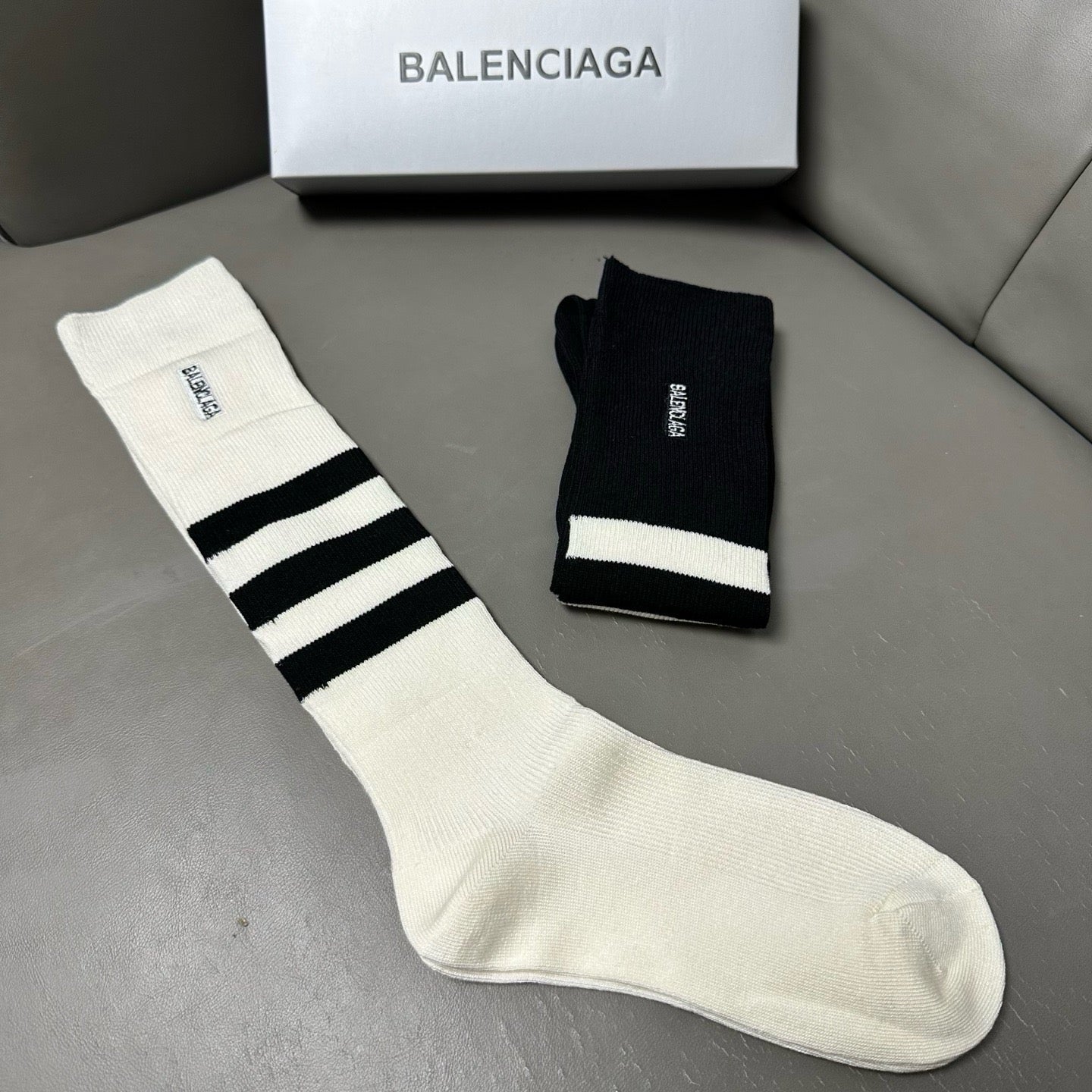 BALENCIAGA 26S CREW SOCKS 417751 (1 BOX)