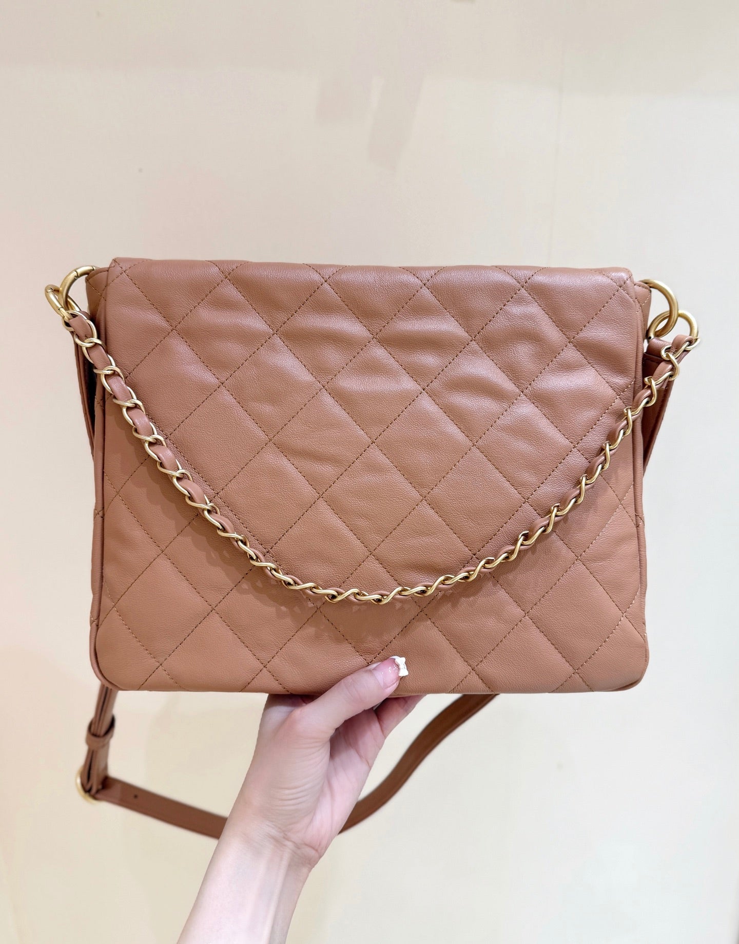 CHANEL 25S HIPPIE HOBO POSTMAN BAG 30 IN WARM TAUPE CALFSKIN GOLD HARDWARE
