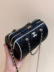 MEITO BOSTON MATELASSE CAVIAR SHOULDER HANDBAG 18 IN BLACK LAMBSKIN