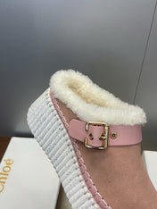 CHLOÉ 26S FUR-LINED WEDGE MULES IN LIGHT PINK SUEDE