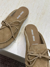 MIUMIU 26S SNEAKER MULES IN OLIVE BROWN SUEDE WITH BOW