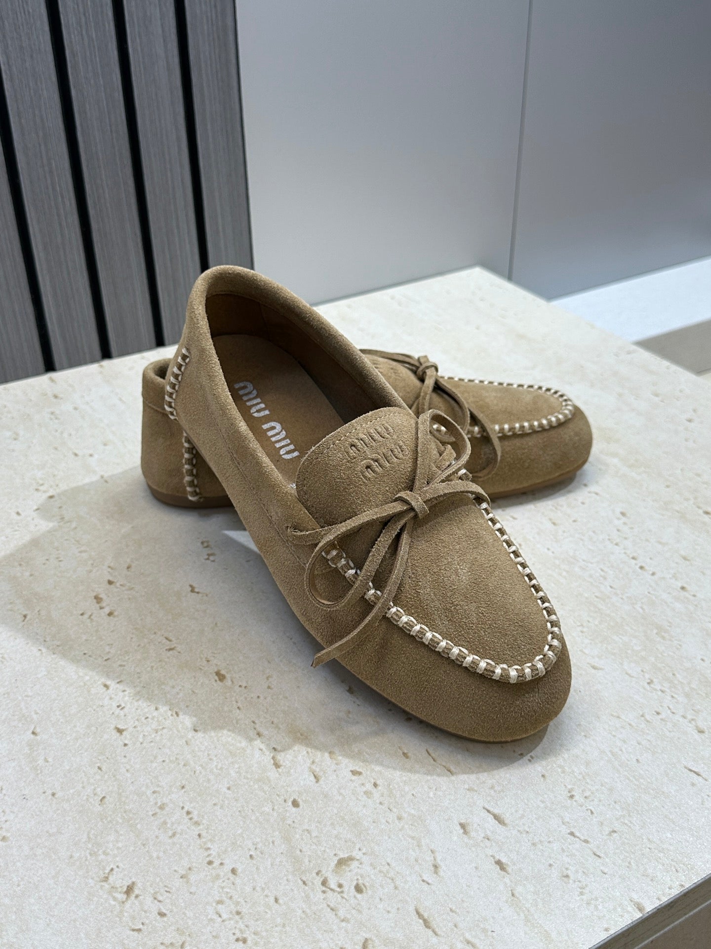 MIUMIU 26S LOAFERS IN BROWN SUEDE WITH BOW