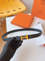 MINI H BELT BUCKLE & REVERSIBLE BLACK LEATHER STRAP 24 MM GOLD HARDWARE