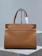 MANHATTAN SHOPPING BAG 40 IN TAWNY BROWN SMOOTH LAMBSKIN GOLD BUCKLE