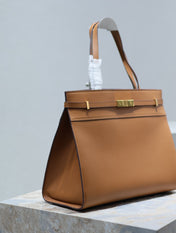 MANHATTAN SHOPPING BAG 40 IN TAWNY BROWN SMOOTH LAMBSKIN GOLD BUCKLE