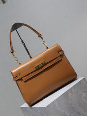 MANHATTAN HANDBAG 32 IN CINNAMON BROWN CALFSKIN GOLD HARDWARE
