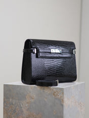 MANHATTAN MEDIUM 29 IN BLACK CROCODILE-EMBOSSED CALFSKIN SILVER BUCKLE