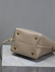 YSL 25S LE 37 BUCKET 20 IN BEIGE CALFSKIN GOLD HARDWARE