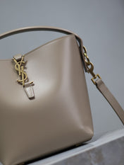 YSL 25S LE 37 BUCKET 20 IN BEIGE CALFSKIN GOLD HARDWRE