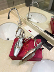 ROCKSTUD SLINGBACK IN SILVER CALFSKIN 50MM