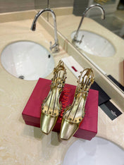 ROCKSTUD SLINGBACK IN GOLD CALFSKIN 50MM