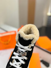 CHEALSEA BOOTS IN BLACK SUEDE AND FLEECE LINING