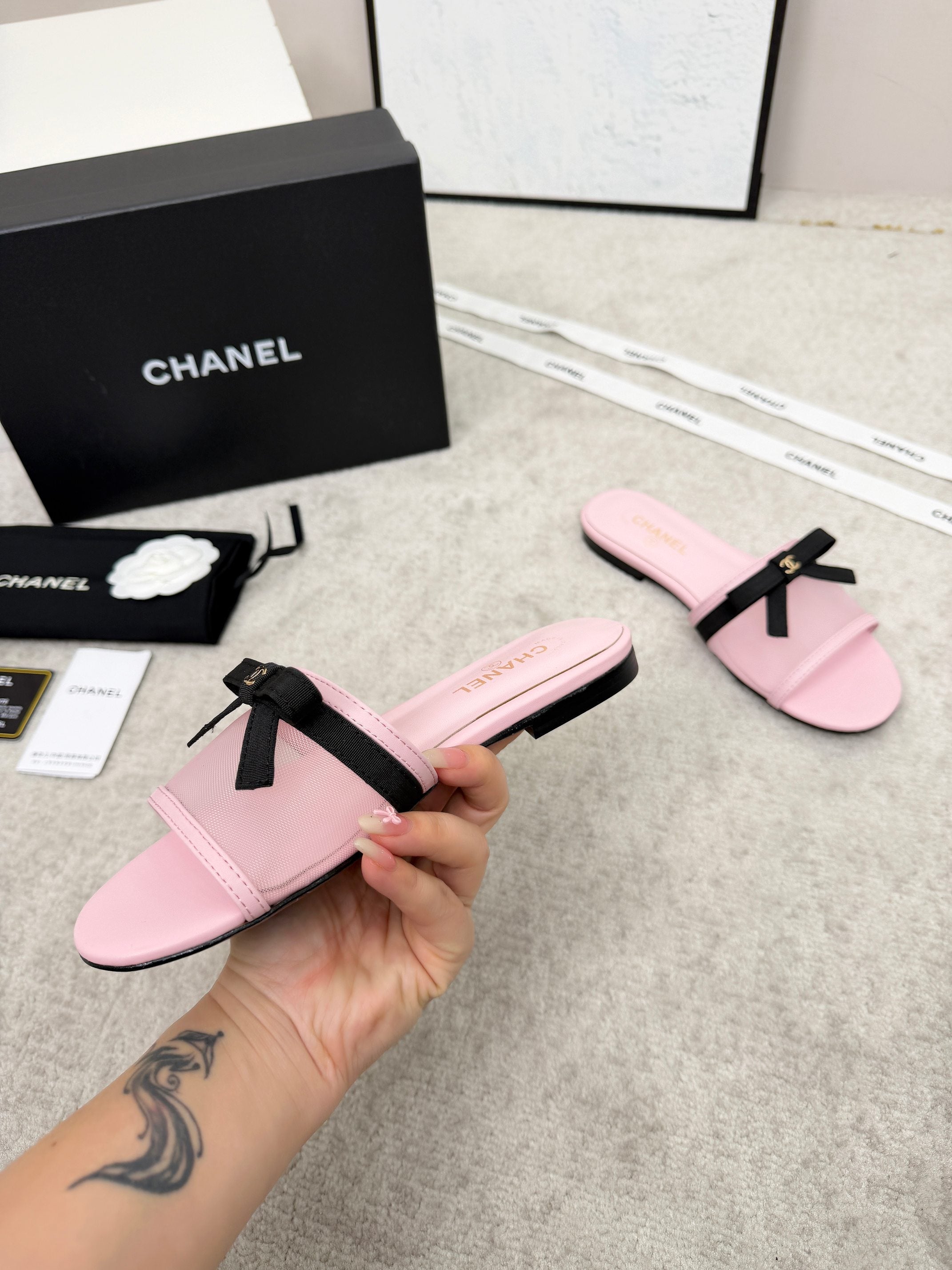 CHANEL 26S SLIDE SANDALS IN PINK MESH AND CALFSKIN WITH BLACK RIBBON