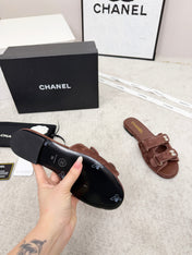 CHANEL 26S DOUBLE STRAP SLIDE SANDALS IN BROWN SUEDE AND CALFSKIN