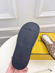 FENDI FLAT SLIPPER IN BROWN MONOGRAM JACQUARD FABRIC WITH GOLD HARDWARE