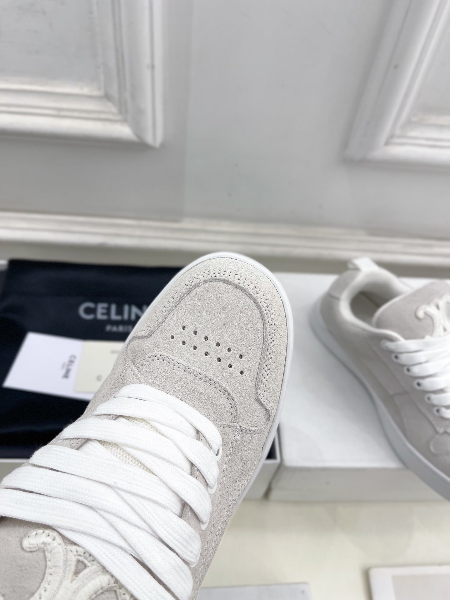 HUNTINGTON LOW LACE-UP SNEAKER IN PALE GRAY SUEDE AND MESH