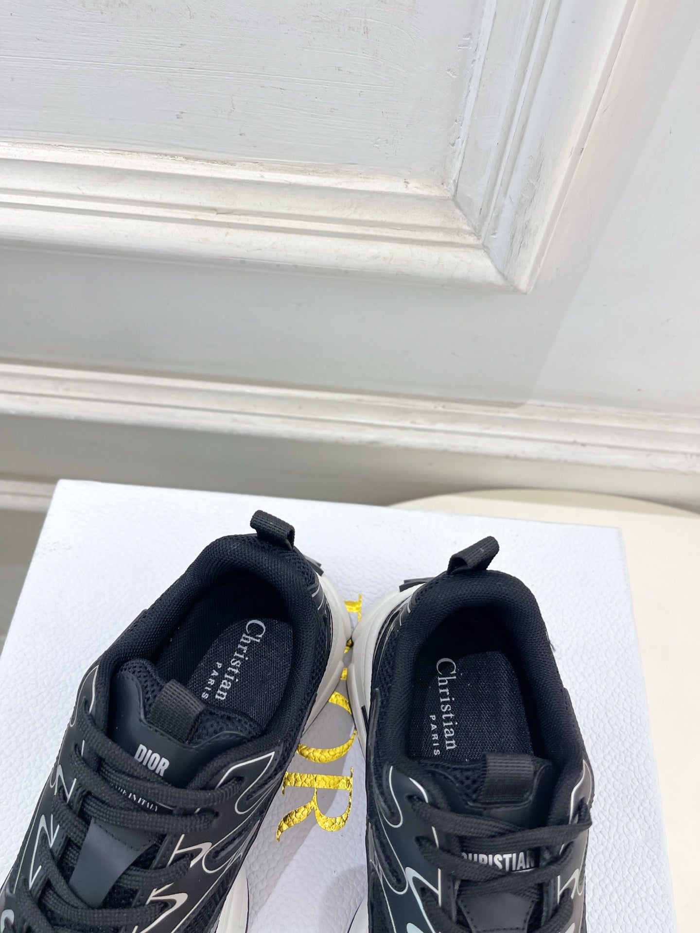 DIOR 26S SNEAKER IN BLACK CALFSKIN AND MESH FABRIC