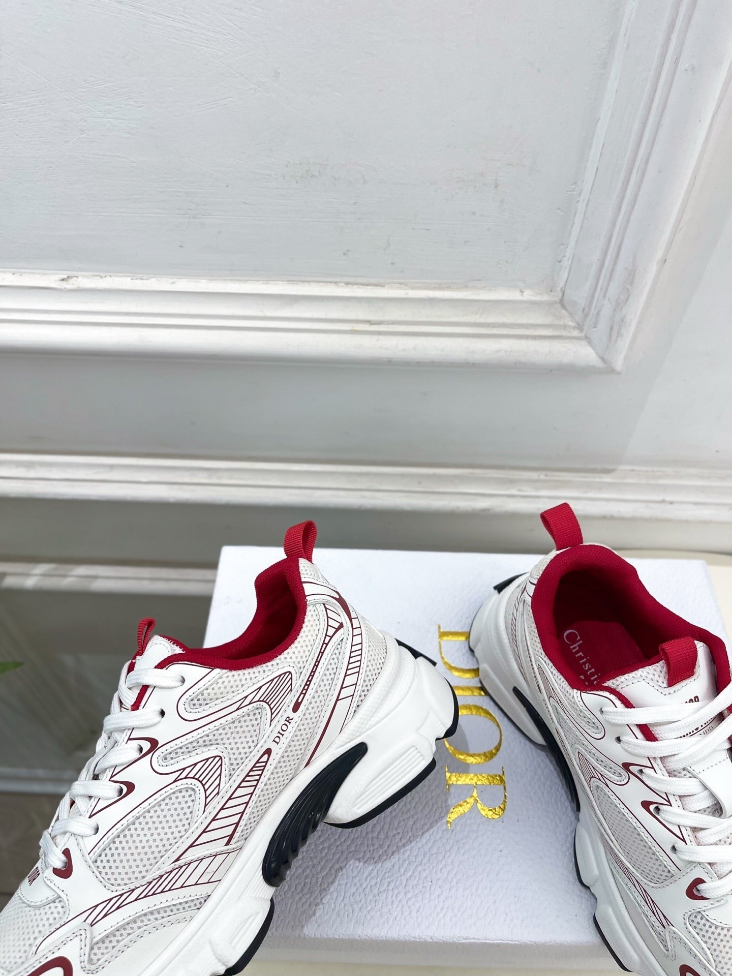DIOR 26S SNEAKER IN WHITE CALFSKIN AND MESH FABRIC