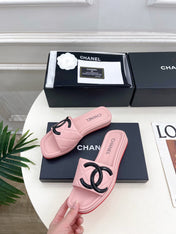 CHANEL 26S FLAT SLIDES IN LIGHT PINK LAMBSKIN WITH BLACK CC LOGO