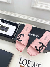 CHANEL 26S FLAT SLIDES IN LIGHT PINK LAMBSKIN WITH BLACK CC LOGO
