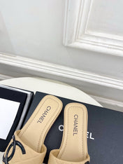 CHANEL 26S FLAT SLIDES IN BEIGE LAMBSKIN WITH BLACK CC LOGO