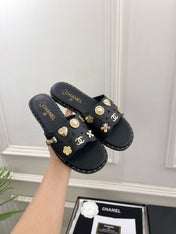 CHANEL 26S FLAT SANDALS IN BLACK LAMBSKIN CHARM-DECORATED