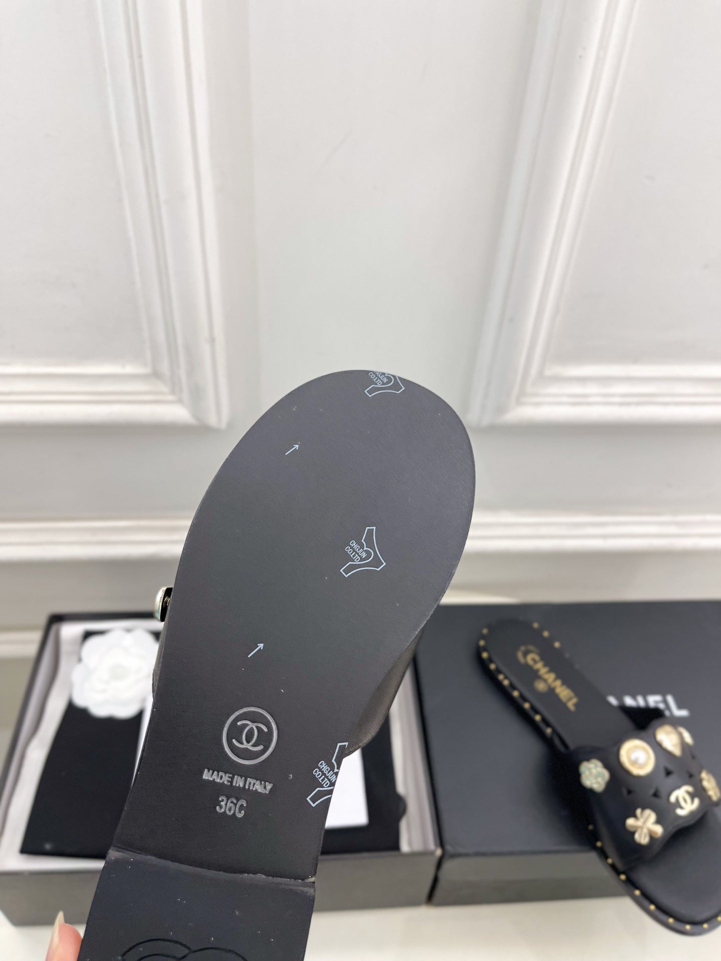 CHANEL 26S FLAT SANDALS IN BLACK LAMBSKIN CHARM-DECORATED