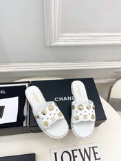 CHANEL 26S FLAT SANDALS IN WHITE LAMBSKIN CHARM-DECORATED