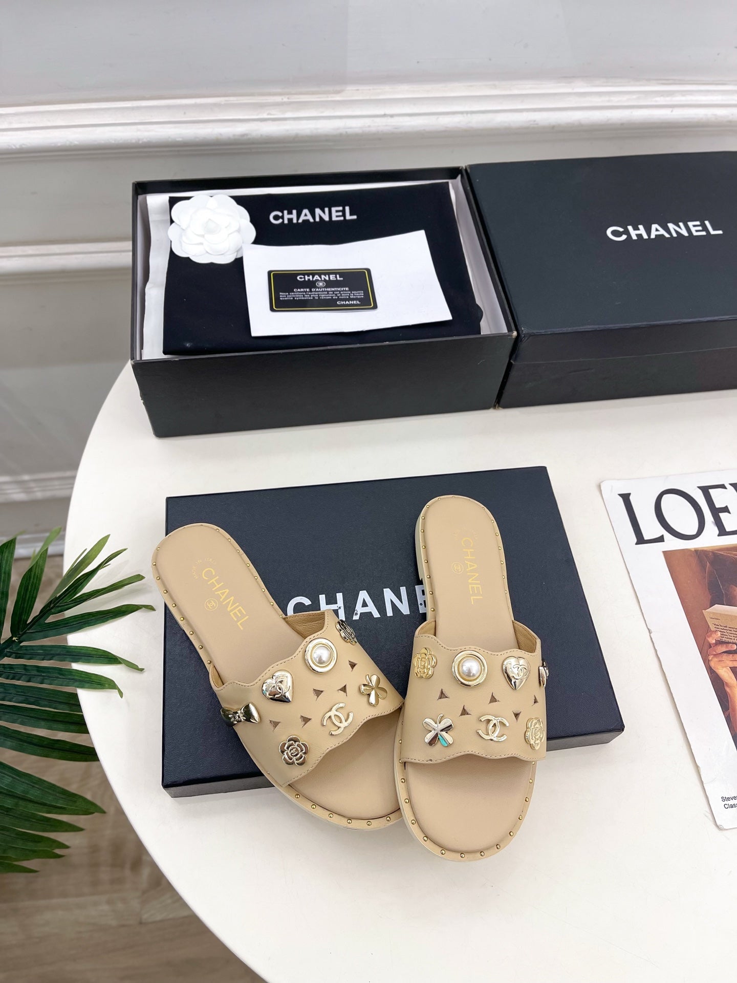 CHANEL 26S FLAT SANDALS IN BEIGE LAMBSKIN CHARM-DECORATED