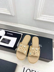 CHANEL 26S FLAT SANDALS IN BEIGE LAMBSKIN CHARM-DECORATED