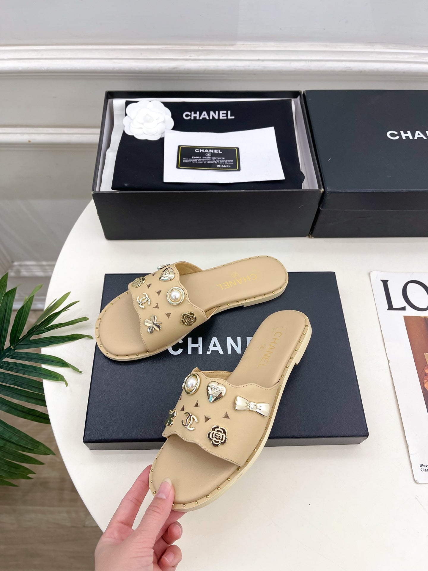 CHANEL 26S FLAT SANDALS IN BEIGE LAMBSKIN CHARM-DECORATED