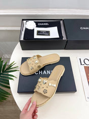 CHANEL 26S FLAT SANDALS IN BEIGE LAMBSKIN CHARM-DECORATED