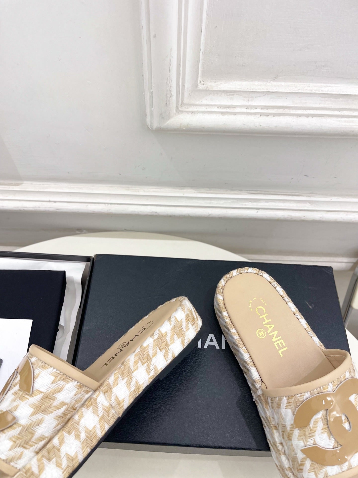 CHANEL 26S SANDALS 35 MM IN BEIGE TWEED