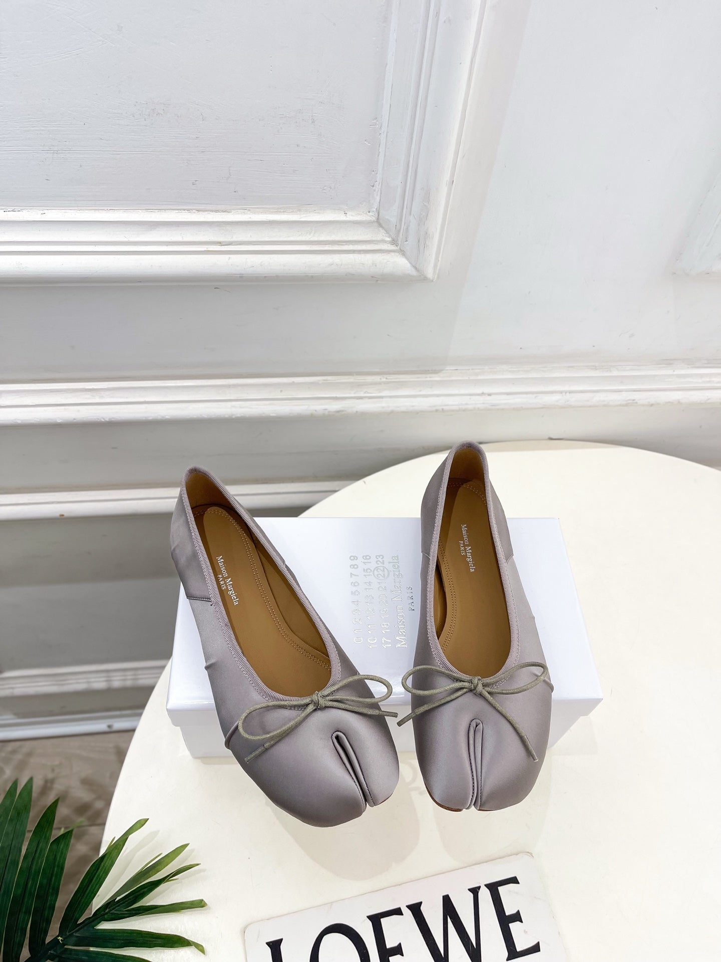 LOEWE 26S SPLIT-TOE BALLET FLATS IN GREY SILK