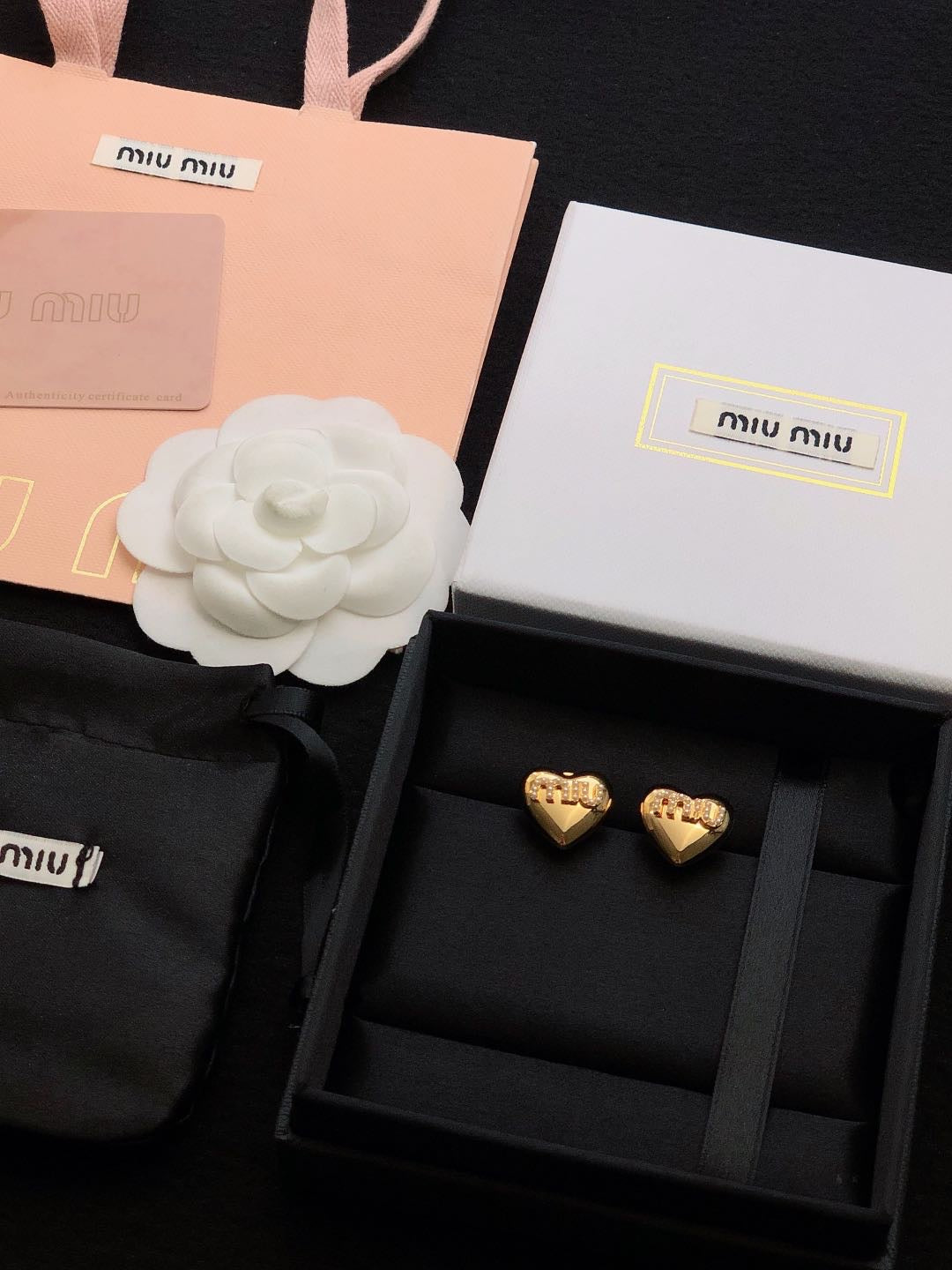 MIUMIU 26S PEARL LOGO HEART STUD EARRINGS IN GOLD TONE METAL 612685