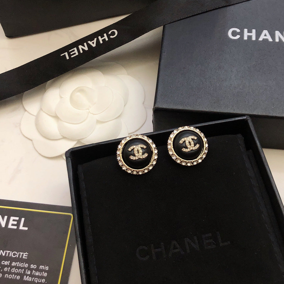 CHANEL 26S DOUBLE C LOGO BLACK ENAMEL CRYSTAL FRAME STUD EARRINGS IN GOLD METAL 633330