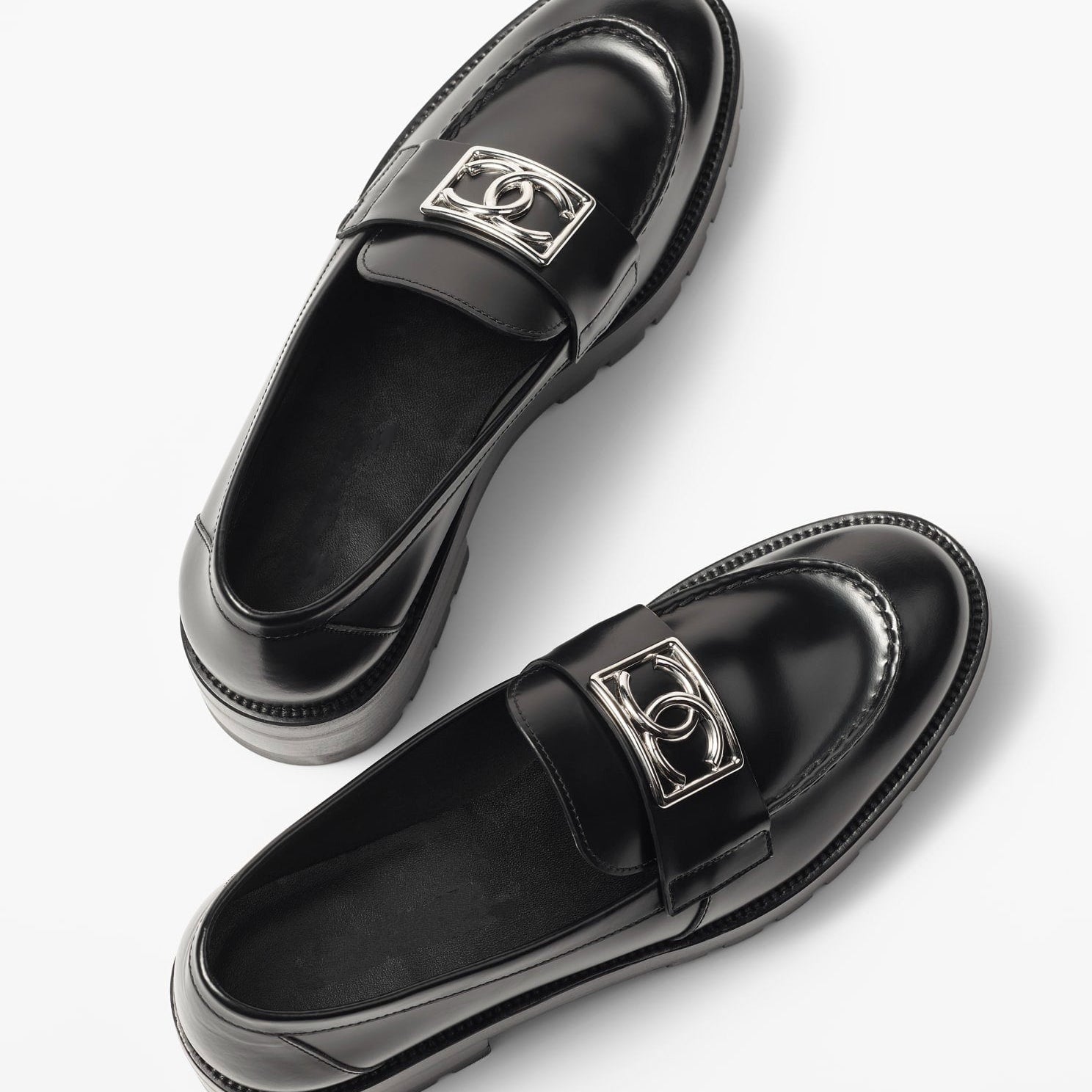 moccasins-black-calfskin-metal-c_1.jpg