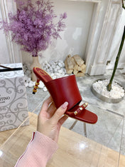 ROCKSTUD TOWER-HEEL MULES IN CURRANT RED CALFSKIN 7 CM