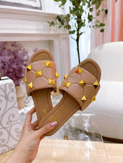 STUD FLAT SLIDE IN PEANUT BROWN LAMBSKIN
