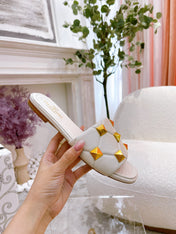 STUD FLAT SLIDE IN WHITE LAMBSKIN