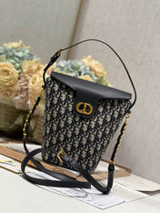 30 MONTAIGNE 13 24x24x9.5CM BLUE OBLIQUE EMBROIDERY