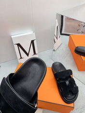 Chypre Sandal Black velvet lining