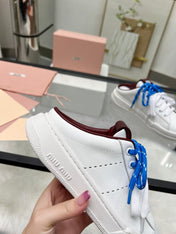 SNEAKER MULES IN WHITE CALFSKIN WHITE BLUE LACES